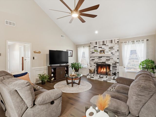 3109 Emerald Street, Bedford, TX 76021