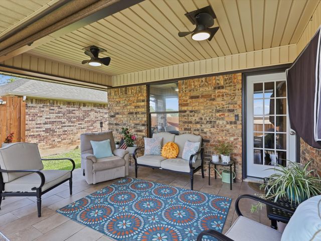 3109 Emerald Street, Bedford, TX 76021