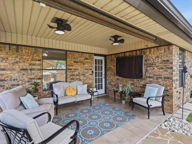 3109 Emerald Street, Bedford, TX 76021