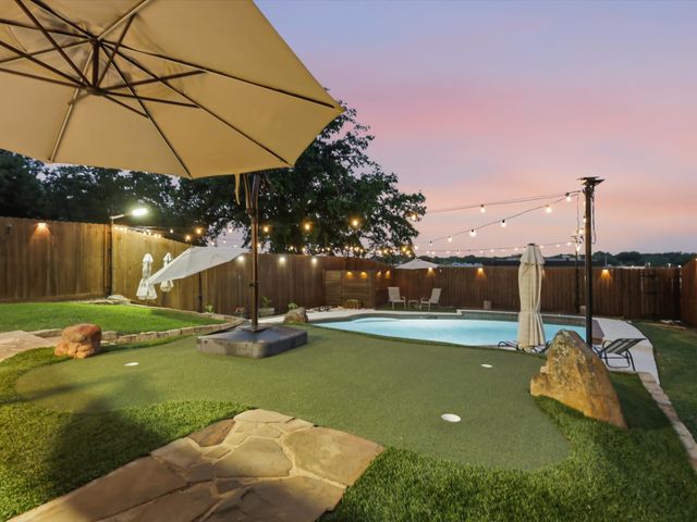 3109 Emerald Street, Bedford, TX 76021