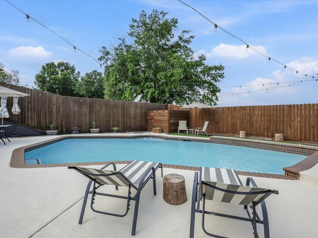 3109 Emerald Street, Bedford, TX 76021