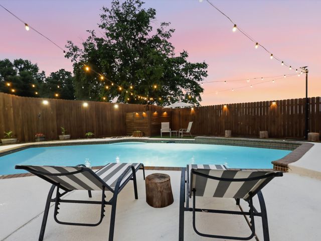 3109 Emerald Street, Bedford, TX 76021