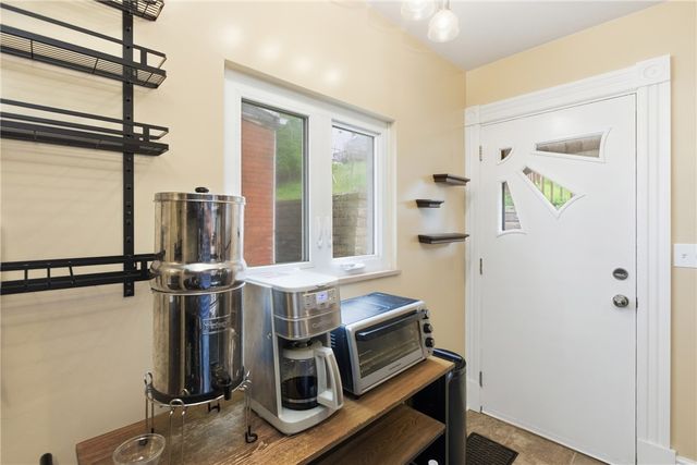 5276 Holmes St, Lawrenceville, PA 15201