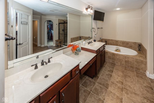 2540 Wineland Creek Drive, Carmel, IN 46074