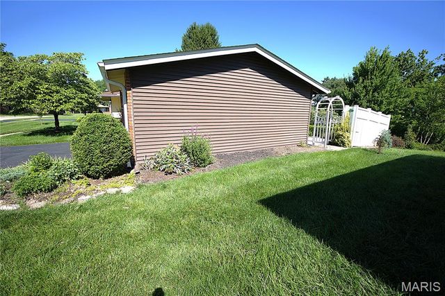 11161 Crickett Hill Drive, St Louis, MO 63146