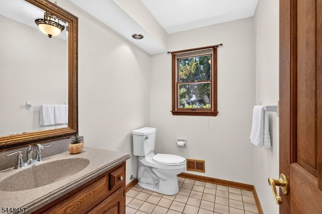15 Hoffman Pl, Montgomery Twp., NJ 08502