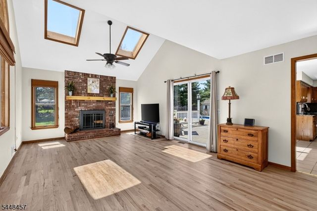 15 Hoffman Pl, Montgomery Twp., NJ 08502