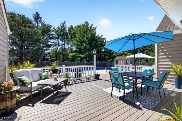 15 Hoffman Pl, Montgomery Twp., NJ 08502