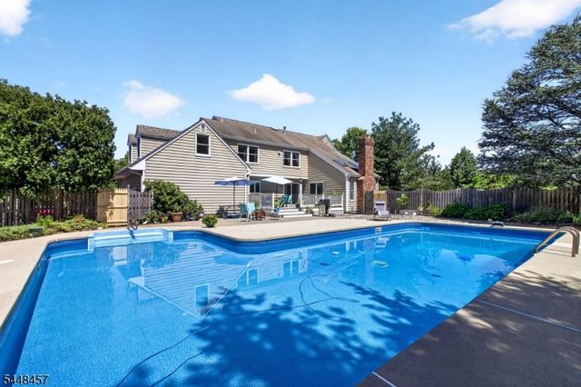 15 Hoffman Pl, Montgomery Twp., NJ 08502
