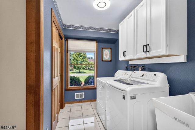 15 Hoffman Pl, Montgomery Twp., NJ 08502