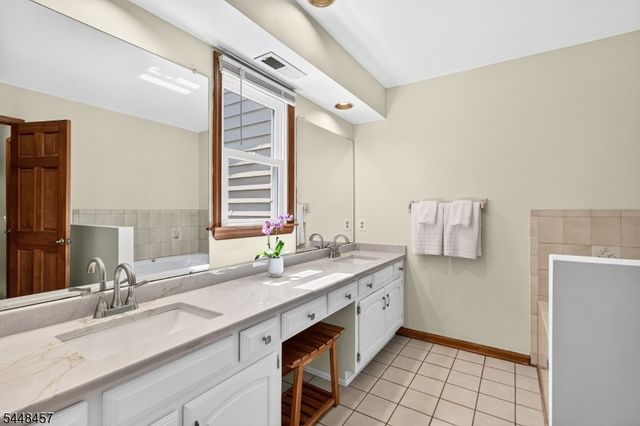 15 Hoffman Pl, Montgomery Twp., NJ 08502