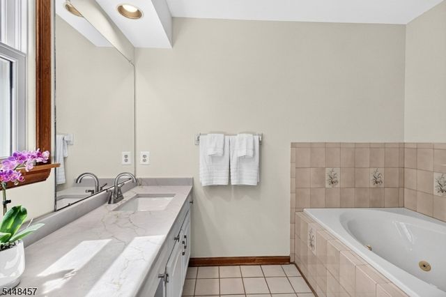 15 Hoffman Pl, Montgomery Twp., NJ 08502