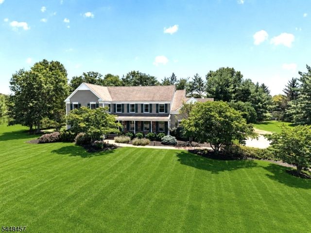 15 Hoffman Pl, Montgomery Twp., NJ 08502