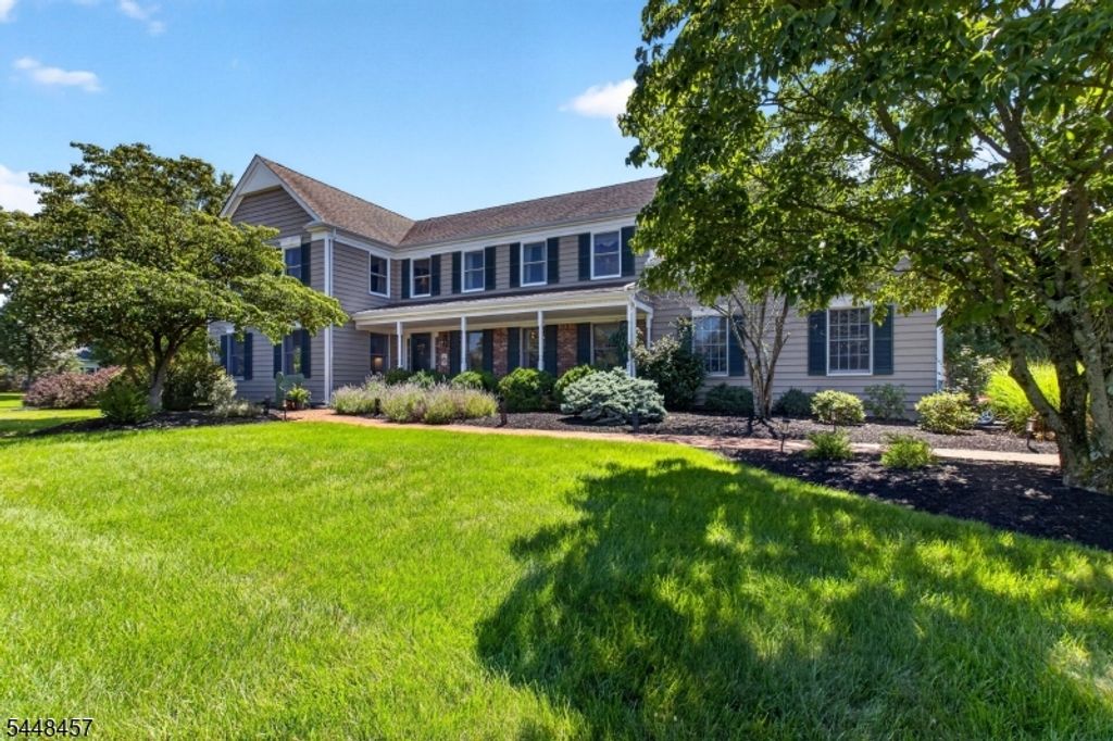 15 Hoffman Pl, Montgomery Twp., NJ 08502