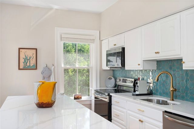 109 Church Street 3, Newport, RI 02840