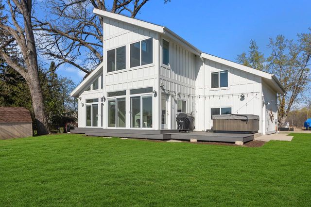 812 Rosebud AVENUE, Twin Lakes, WI 53181