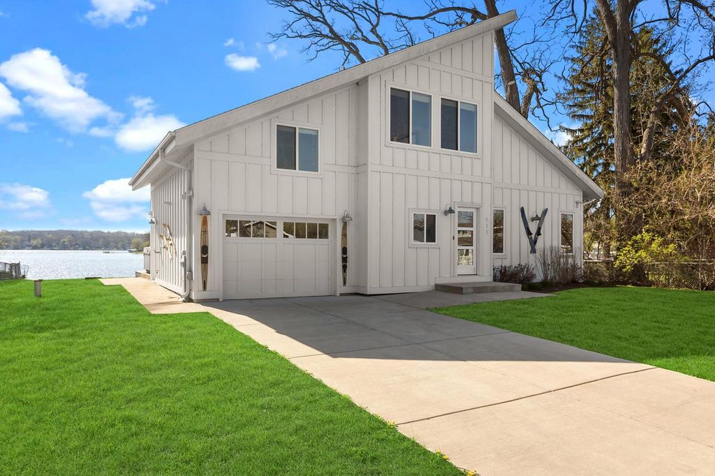 812 Rosebud AVENUE, Twin Lakes, WI 53181