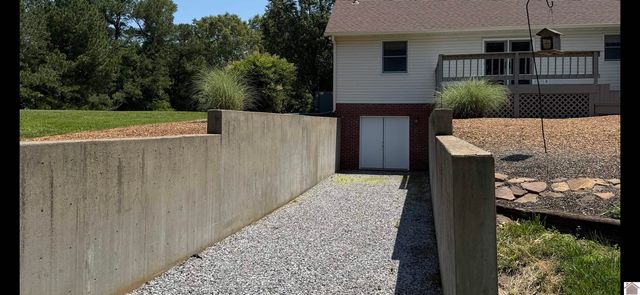 1153 Briensburg-Tatumsville Rd, Benton, KY 42025