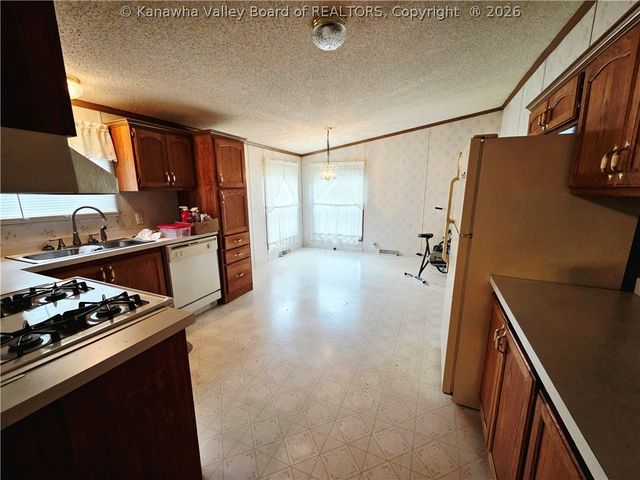 20 Bungalow Road, Charleston, WV 25306