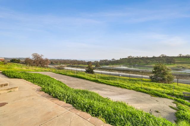 3814 Lakeview Dr, Ione, CA 95640