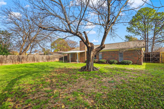 1116 Johnson Street, Benbrook, TX 76126