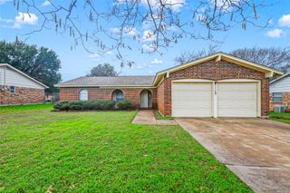 1116 Johnson Street, Benbrook, TX 76126