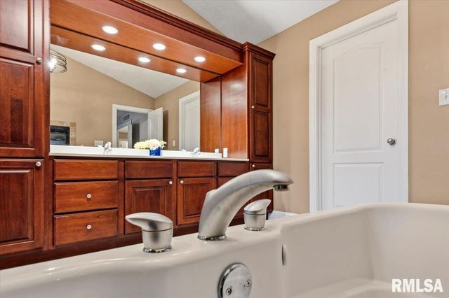 1116 Jemi Lane, Chatham, IL 62629