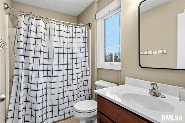 1116 Jemi Lane, Chatham, IL 62629