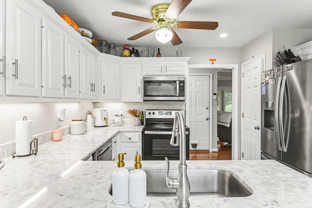 100 Macintosh Dr, Springfield, TN 37172