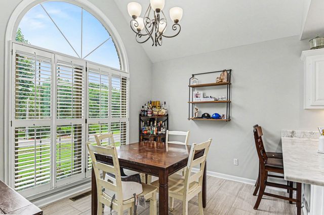 100 Macintosh Dr, Springfield, TN 37172