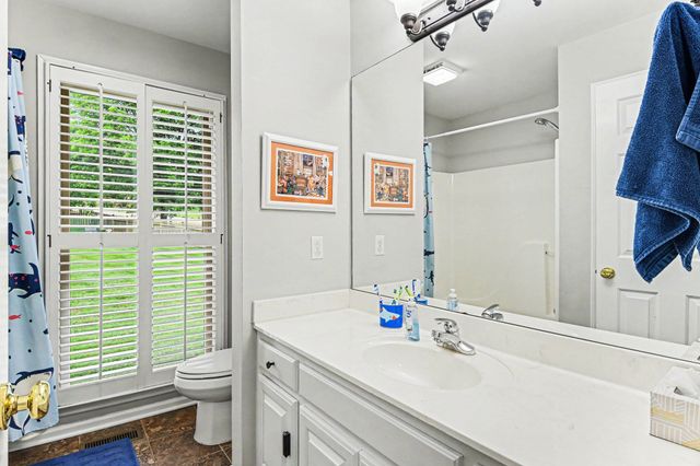 100 Macintosh Dr, Springfield, TN 37172