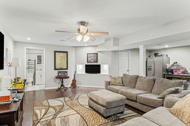 100 Macintosh Dr, Springfield, TN 37172