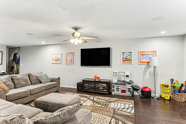 100 Macintosh Dr, Springfield, TN 37172