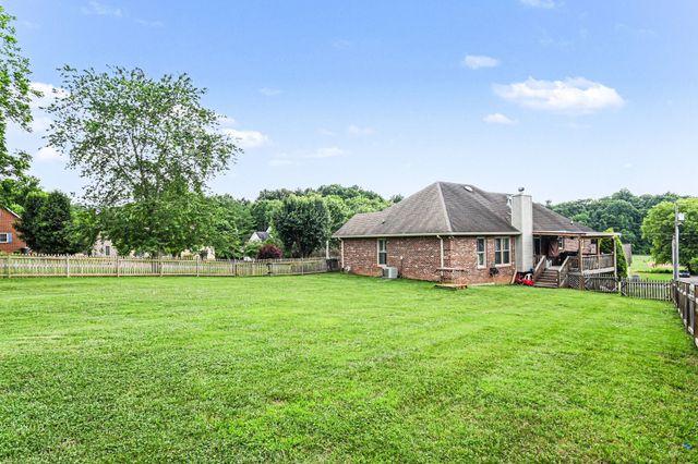 100 Macintosh Dr, Springfield, TN 37172