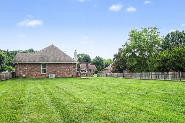 100 Macintosh Dr, Springfield, TN 37172