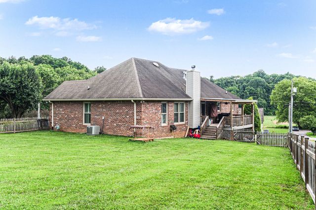 100 Macintosh Dr, Springfield, TN 37172