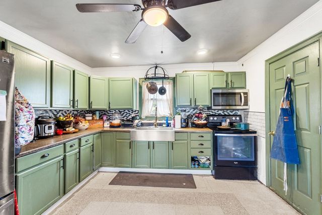 88 Granite St, Leominster, MA 01453