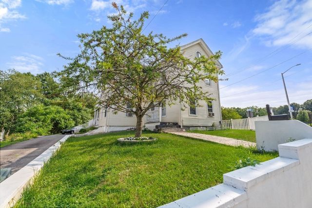 88 Granite St, Leominster, MA 01453