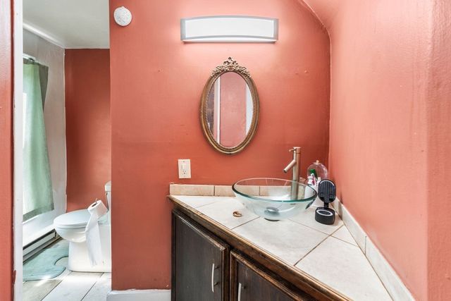 88 Granite St, Leominster, MA 01453