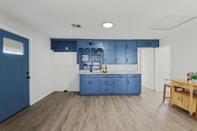 2368 N Payne Ave, Wichita, KS 67204