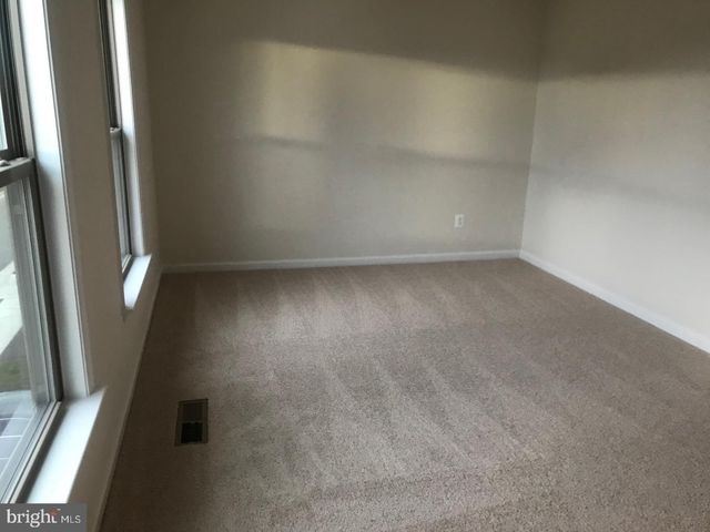 42416 DOGWOOD GLEN SQ, Sterling, VA 20166