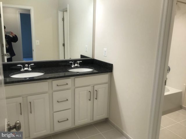 42416 DOGWOOD GLEN SQ, Sterling, VA 20166