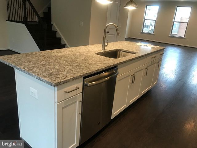 42416 DOGWOOD GLEN SQ, Sterling, VA 20166