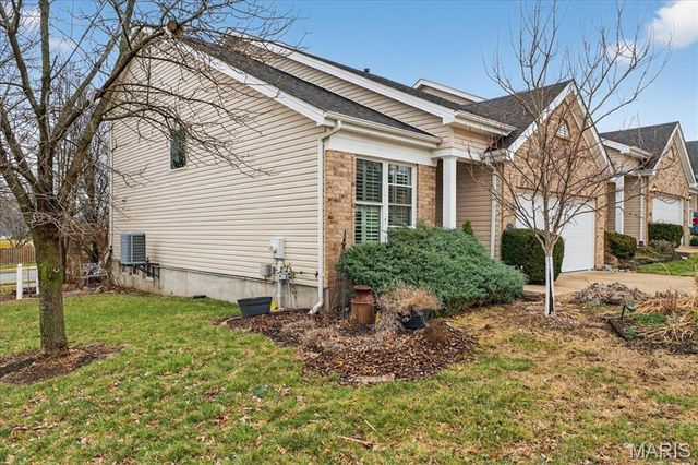 800 Whispering Village Circle, Ballwin, MO 63021