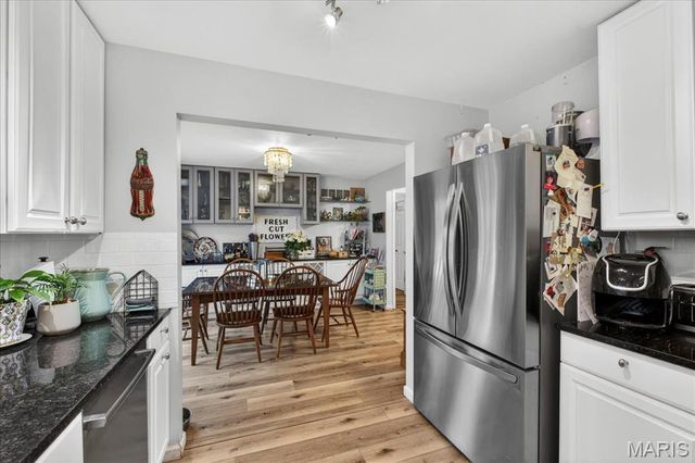 800 Whispering Village Circle, Ballwin, MO 63021