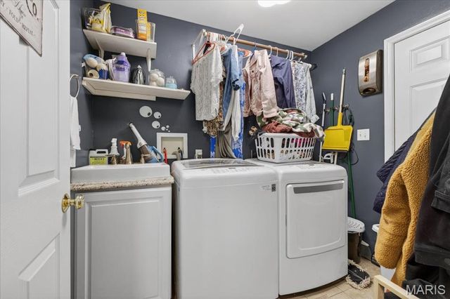 800 Whispering Village Circle, Ballwin, MO 63021