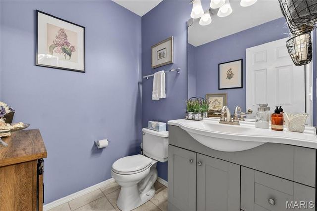 800 Whispering Village Circle, Ballwin, MO 63021