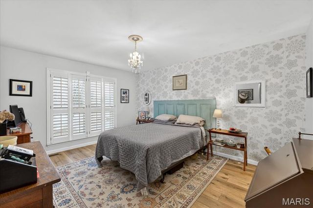 800 Whispering Village Circle, Ballwin, MO 63021