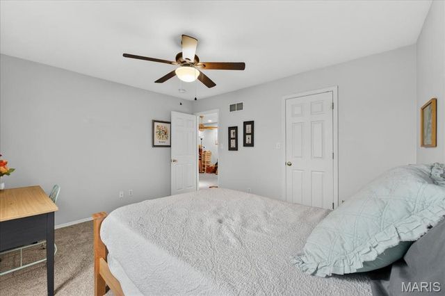 800 Whispering Village Circle, Ballwin, MO 63021