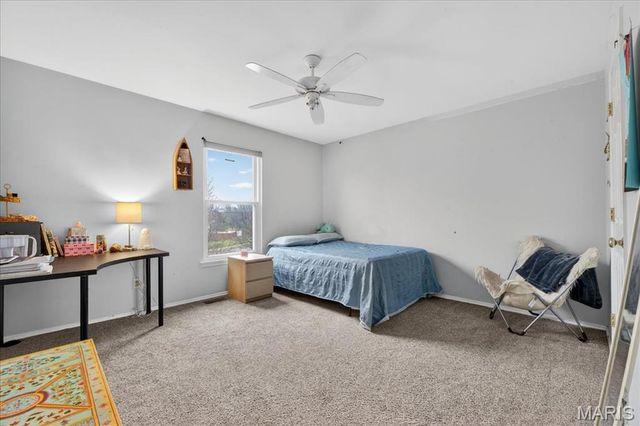 800 Whispering Village Circle, Ballwin, MO 63021